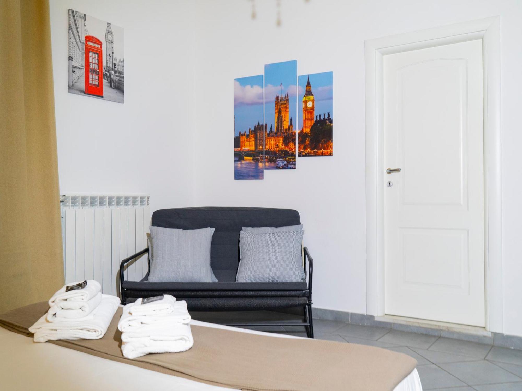 Salotto Piramide Bed & Breakfast Roma Oda fotoğraf